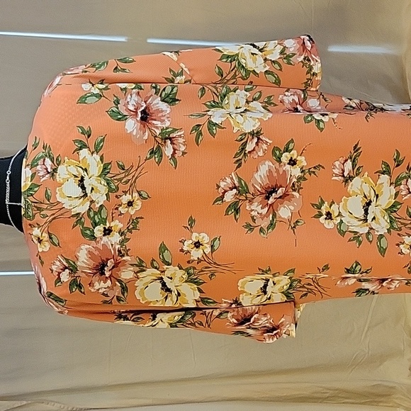 Charming Charlies Floral Wrap - Picture 5 of 7